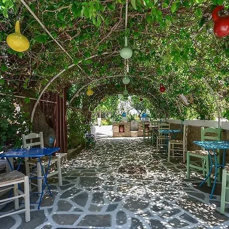 Studios Tasia Aparthotel 3*