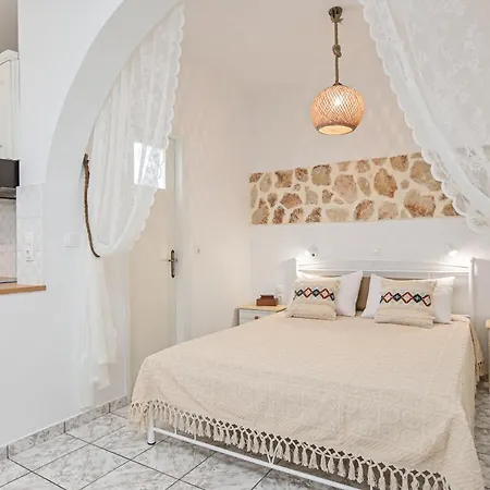 Aparthotel Studios Tasia 3*