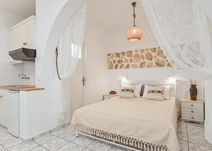 Aparthotel Studios Tasia 3*