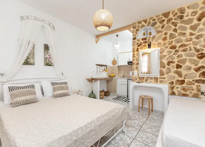 Aparthotel Studios Tasia 3*